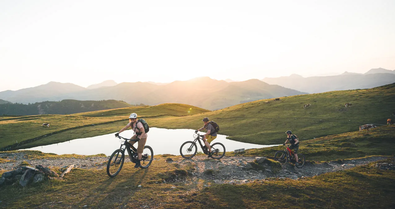 Radfahrer auf einem Pfad in Saalbach-Hinterglemm